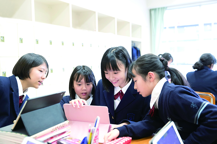 生徒１人が1台のiPadを所持しています